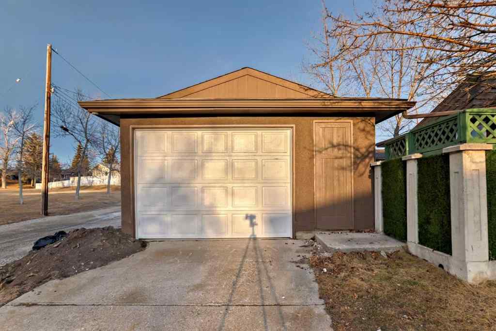 MLS® A2241095 - 304 Huntbourne Hill NE in Huntington Hills Calgary, Residential