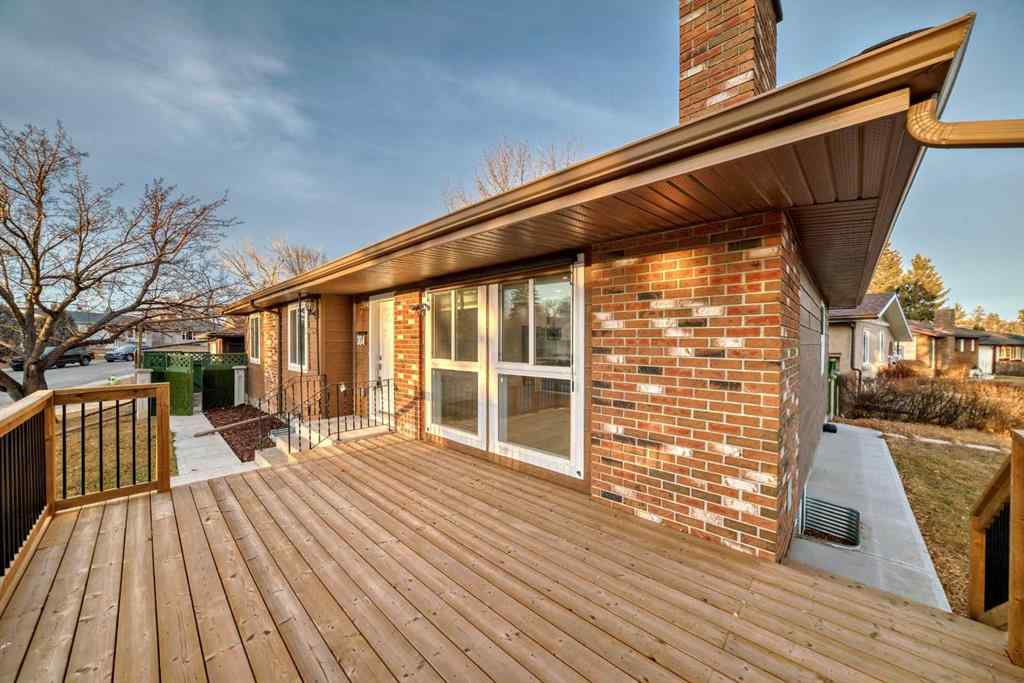 MLS® A2241095 - 304 Huntbourne Hill NE in Huntington Hills Calgary, Residential