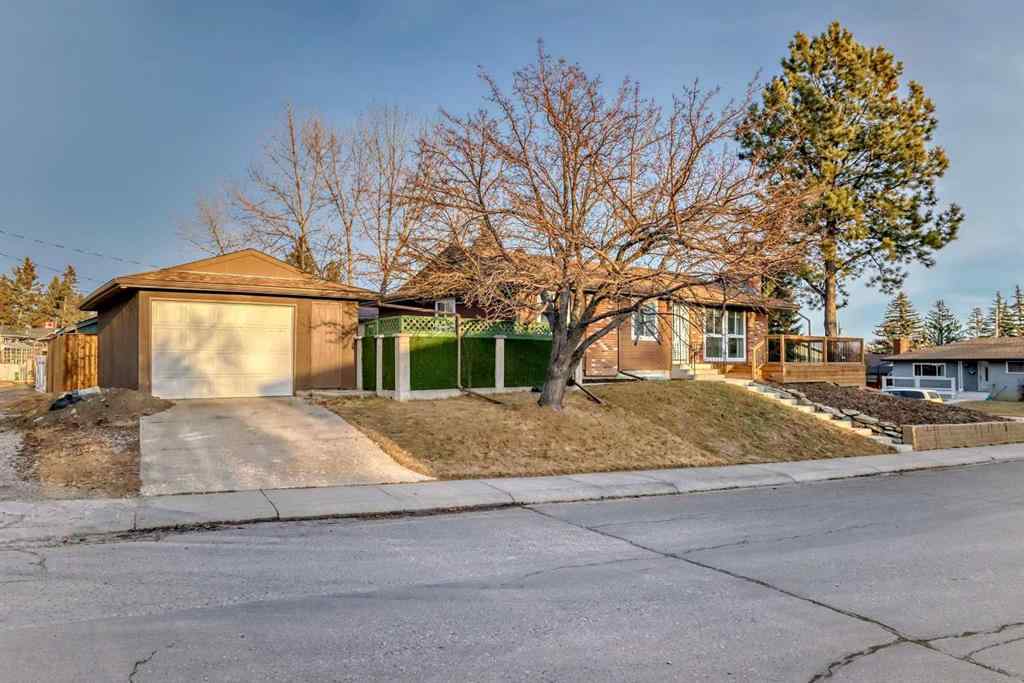 MLS® A2241095 - 304 Huntbourne Hill NE in Huntington Hills Calgary, Residential