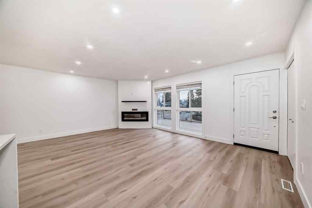 MLS® A2241095 - 304 Huntbourne Hill NE in Huntington Hills Calgary, Residential