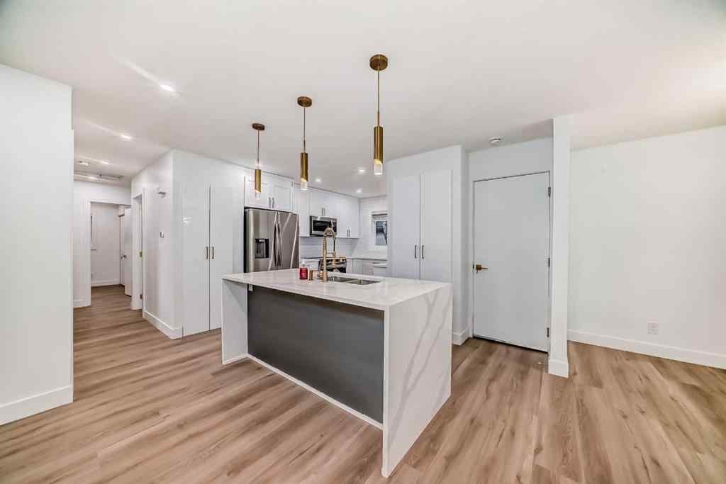 MLS® A2241095 - 304 Huntbourne Hill NE in Huntington Hills Calgary, Residential