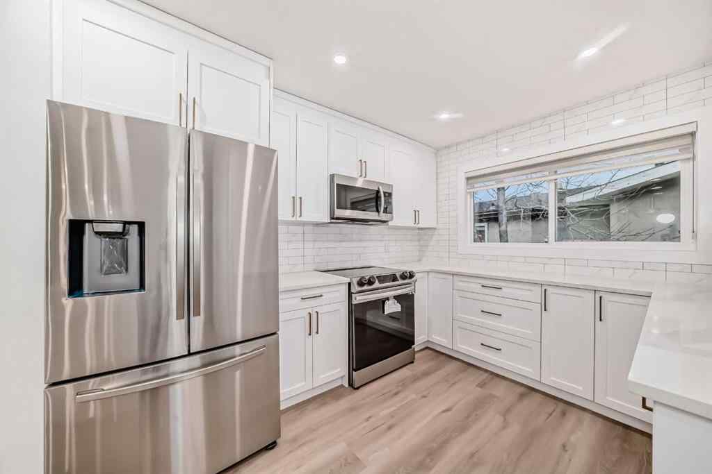 MLS® A2241095 - 304 Huntbourne Hill NE in Huntington Hills Calgary, Residential