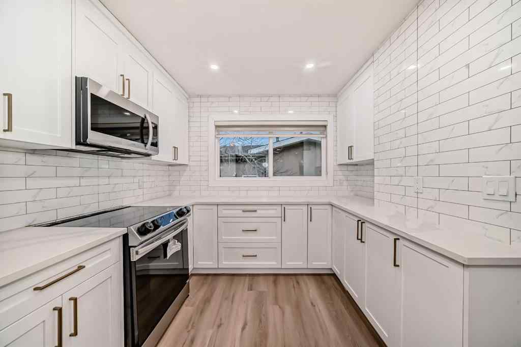 MLS® A2241095 - 304 Huntbourne Hill NE in Huntington Hills Calgary, Residential