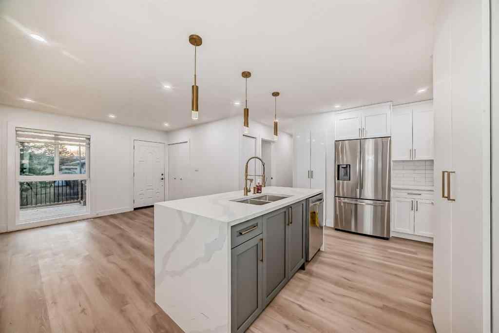 MLS® A2241095 - 304 Huntbourne Hill NE in Huntington Hills Calgary, Residential
