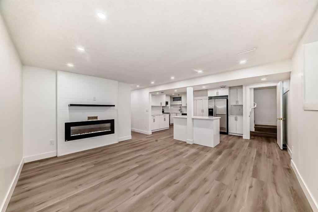 MLS® A2241095 - 304 Huntbourne Hill NE in Huntington Hills Calgary, Residential