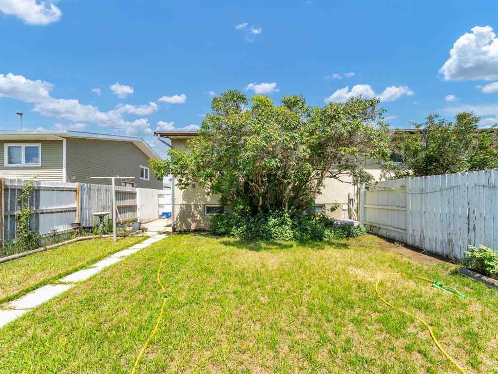 MLS® A2241110 - 271 18 Street NE in Northeast Crescent Heights Medicine Hat, Residential