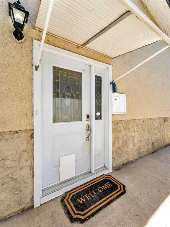 MLS® A2241110 - 271 18 Street NE in Northeast Crescent Heights Medicine Hat, Residential