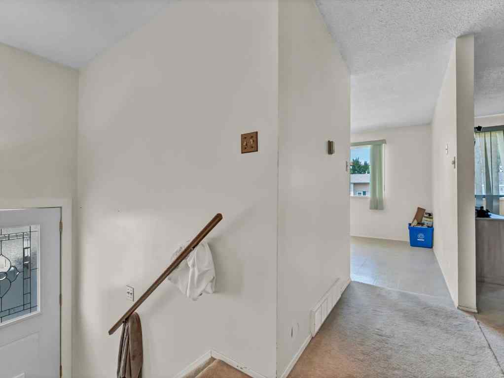 MLS® A2241110 - 271 18 Street NE in Northeast Crescent Heights Medicine Hat, Residential