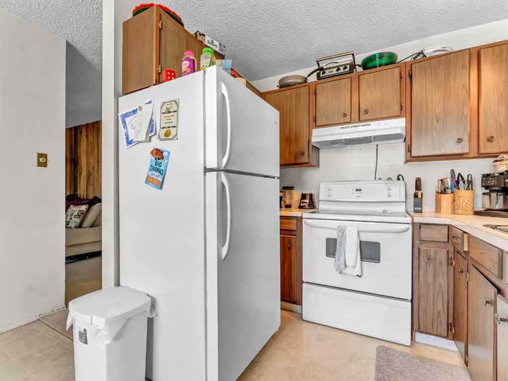 MLS® A2241110 - 271 18 Street NE in Northeast Crescent Heights Medicine Hat, Residential