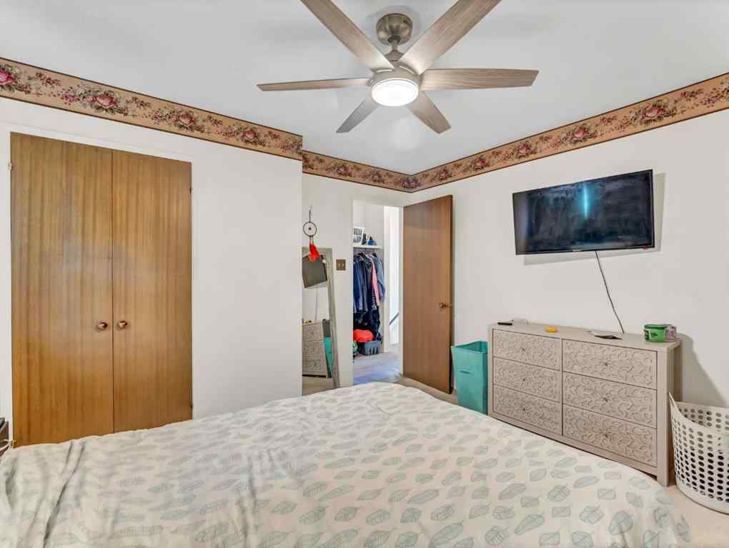 MLS® A2241110 - 271 18 Street NE in Northeast Crescent Heights Medicine Hat, Residential