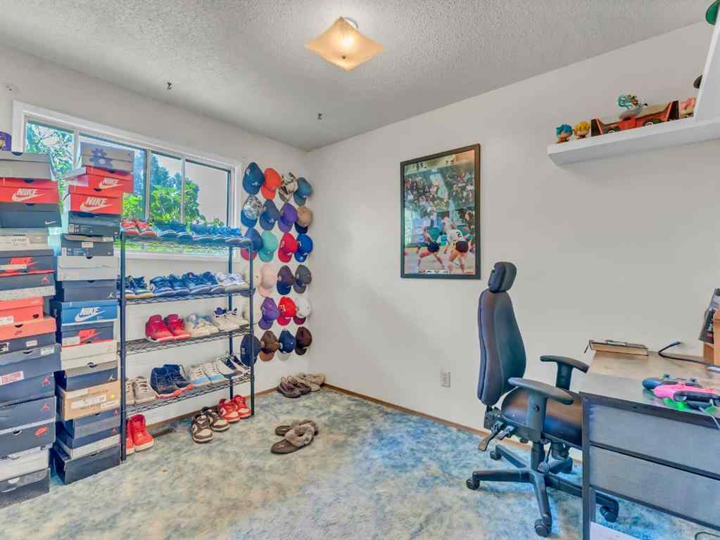 MLS® A2241110 - 271 18 Street NE in Northeast Crescent Heights Medicine Hat, Residential