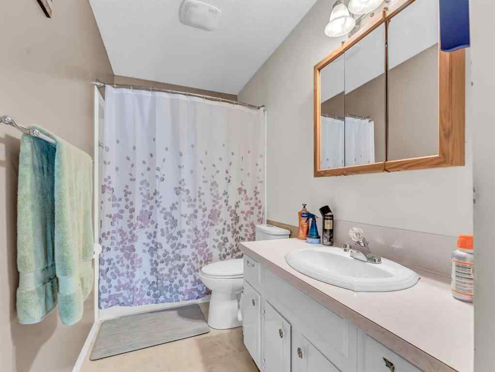 MLS® A2241110 - 271 18 Street NE in Northeast Crescent Heights Medicine Hat, Residential