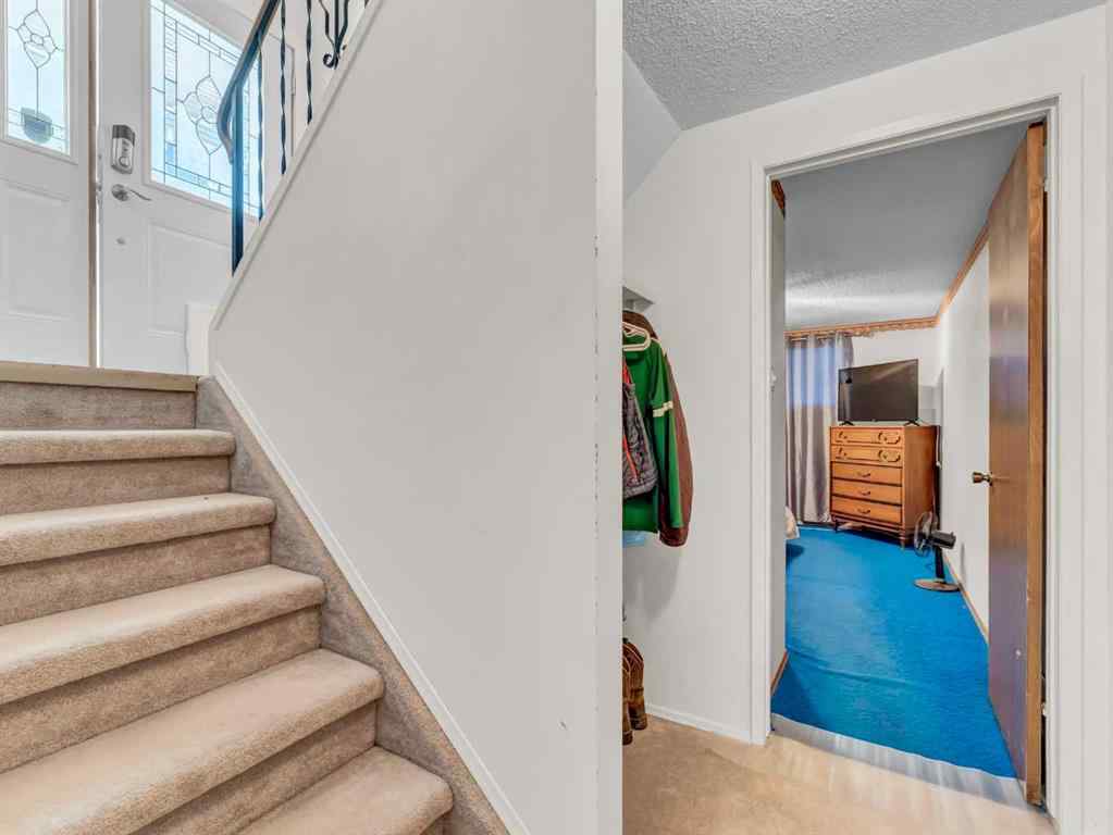 MLS® A2241110 - 271 18 Street NE in Northeast Crescent Heights Medicine Hat, Residential