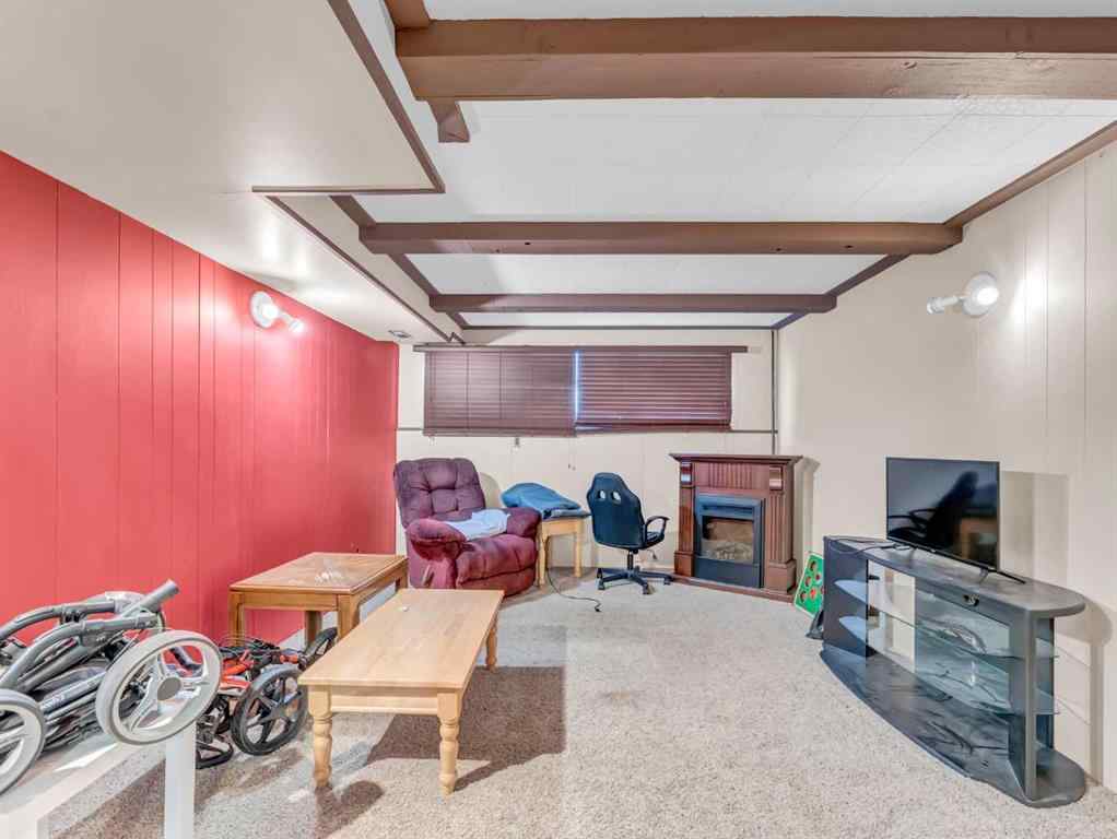 MLS® A2241110 - 271 18 Street NE in Northeast Crescent Heights Medicine Hat, Residential
