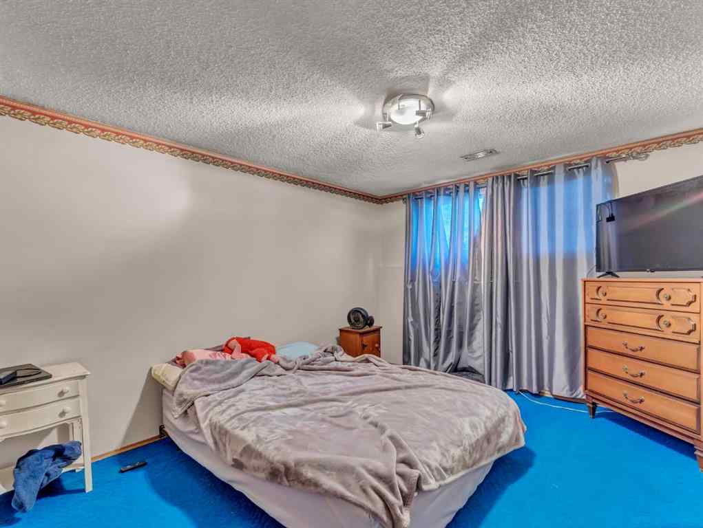 MLS® A2241110 - 271 18 Street NE in Northeast Crescent Heights Medicine Hat, Residential