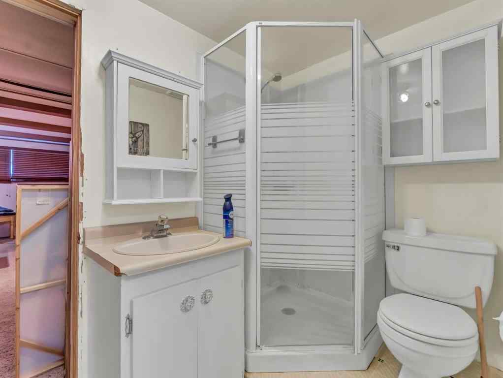 MLS® A2241110 - 271 18 Street NE in Northeast Crescent Heights Medicine Hat, Residential
