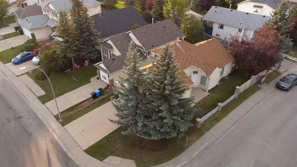 MLS® A2241112 - 106 Somerset Drive SW in Somerset Calgary, Residential