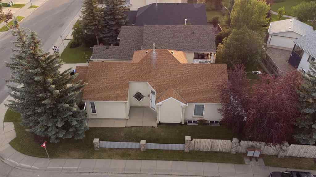 MLS® A2241112 - 106 Somerset Drive SW in Somerset Calgary, Residential
