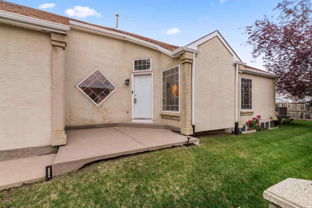MLS® A2241112 - 106 Somerset Drive SW in Somerset Calgary, Residential