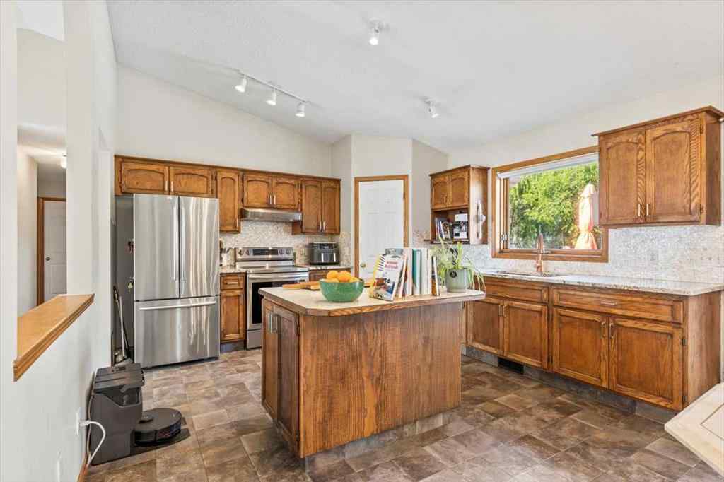 MLS® A2241121 - 185 Westchester Way  in Chesterview Estates Chestermere, Residential