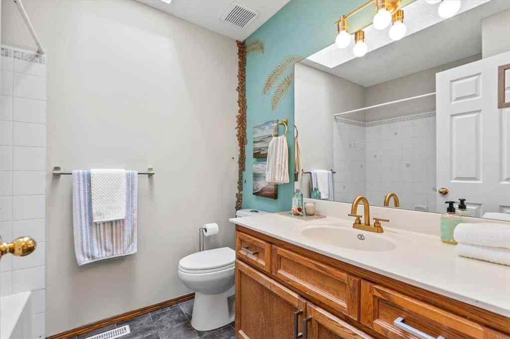 MLS® A2241121 - 185 Westchester Way  in Chesterview Estates Chestermere, Residential