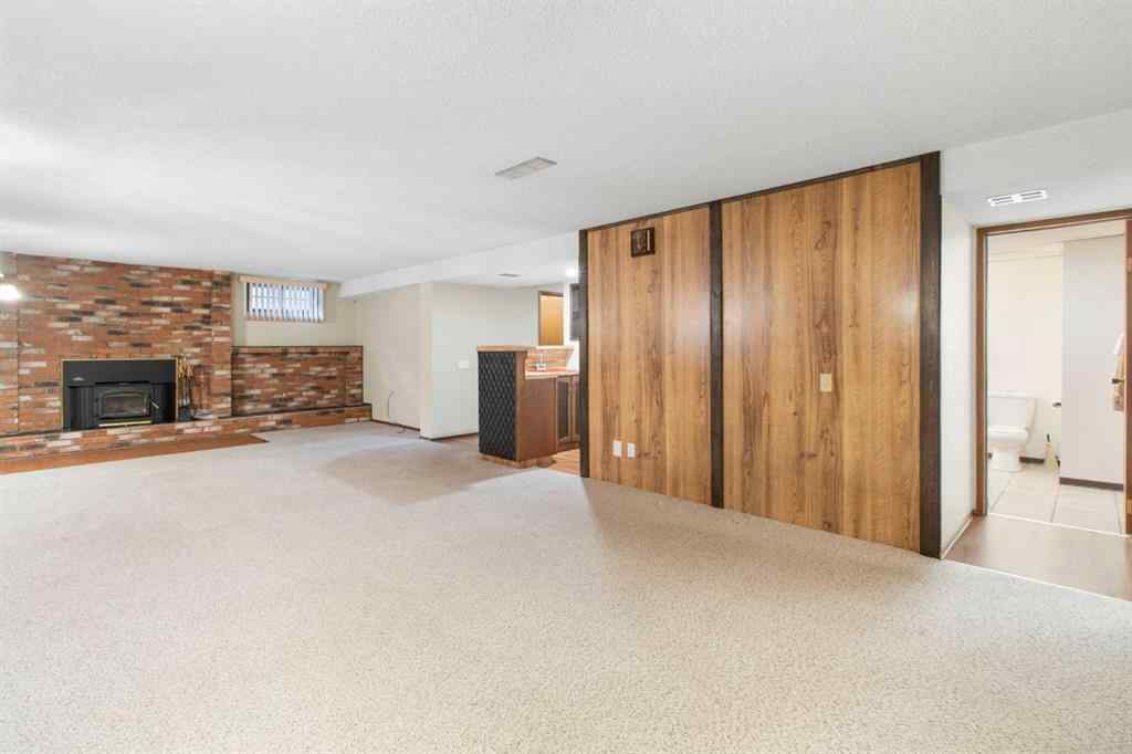 MLS® A2241129 - 5003 Vantage Crescent NW in Varsity Calgary, Residential