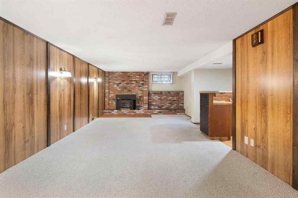 MLS® A2241129 - 5003 Vantage Crescent NW in Varsity Calgary, Residential