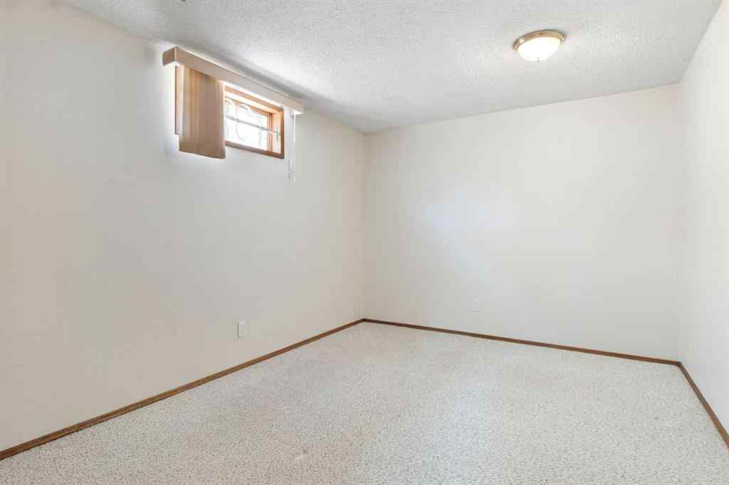 MLS® A2241129 - 5003 Vantage Crescent NW in Varsity Calgary, Residential