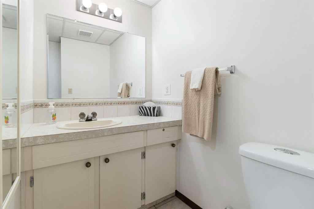 MLS® A2241129 - 5003 Vantage Crescent NW in Varsity Calgary, Residential