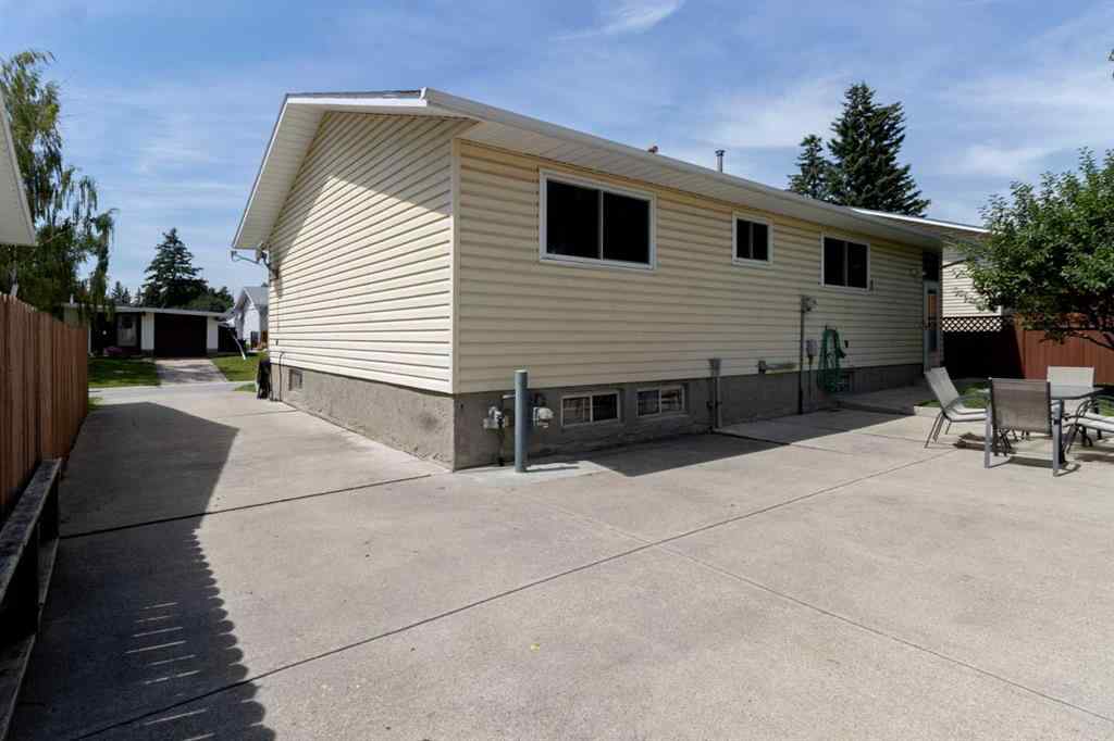 MLS® A2241129 - 5003 Vantage Crescent NW in Varsity Calgary, Residential