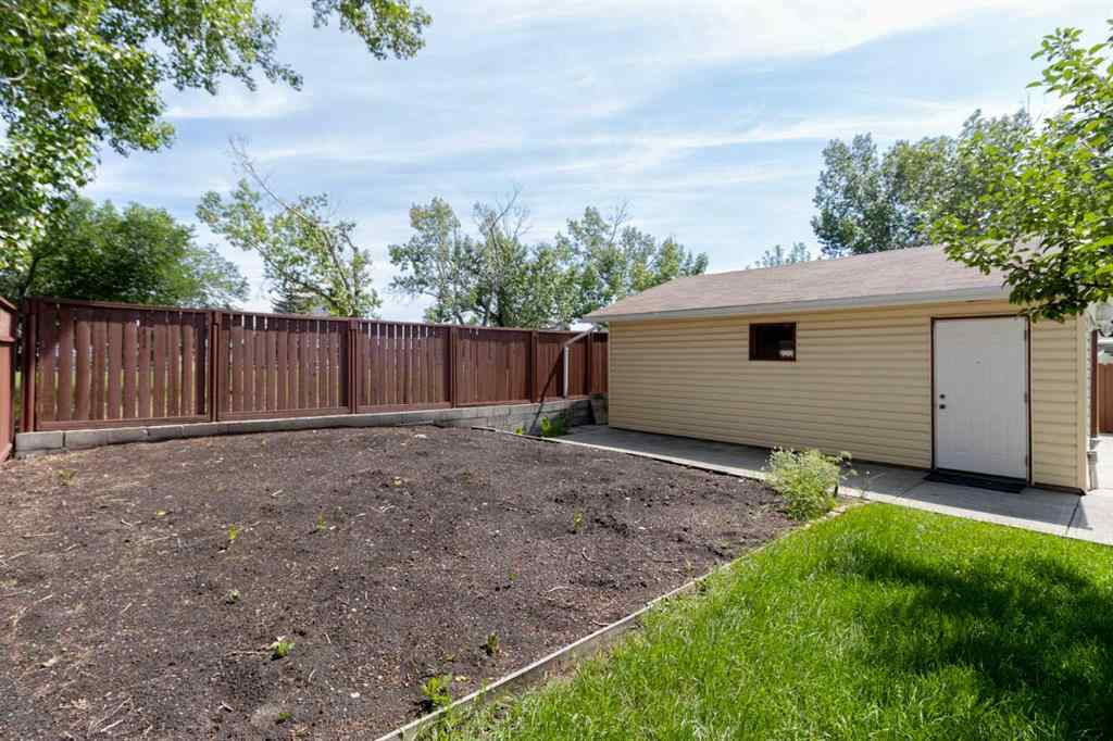 MLS® A2241129 - 5003 Vantage Crescent NW in Varsity Calgary, Residential