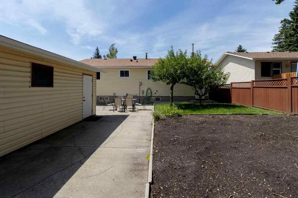 MLS® A2241129 - 5003 Vantage Crescent NW in Varsity Calgary, Residential