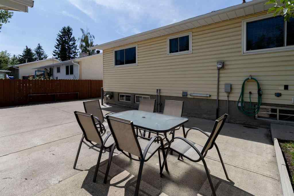 MLS® A2241129 - 5003 Vantage Crescent NW in Varsity Calgary, Residential