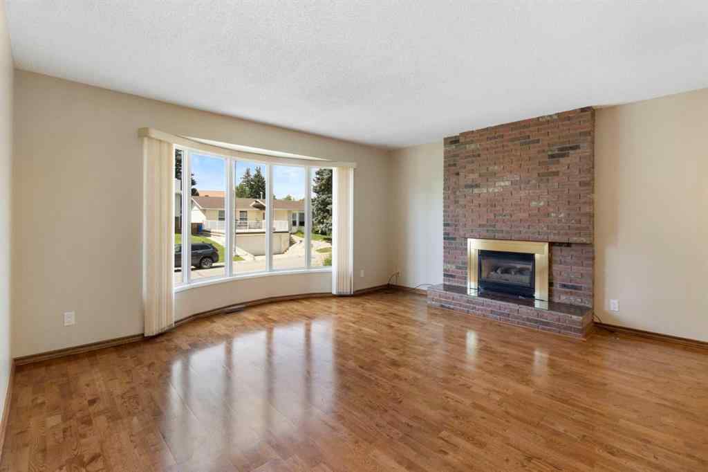 MLS® A2241129 - 5003 Vantage Crescent NW in Varsity Calgary, Residential