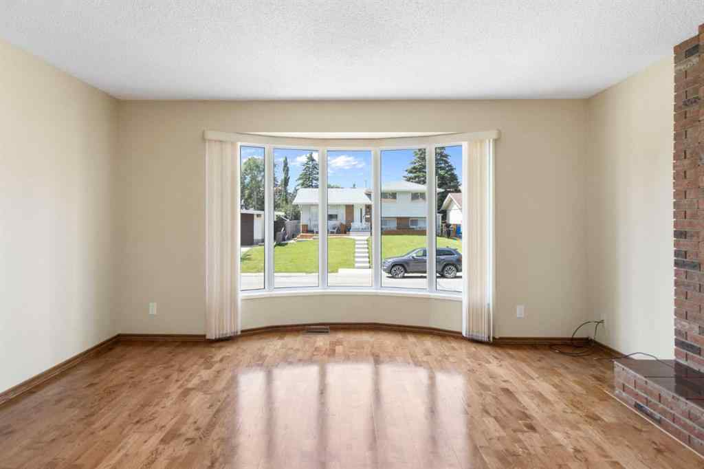 MLS® A2241129 - 5003 Vantage Crescent NW in Varsity Calgary, Residential