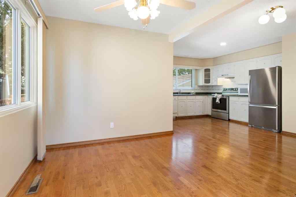 MLS® A2241129 - 5003 Vantage Crescent NW in Varsity Calgary, Residential