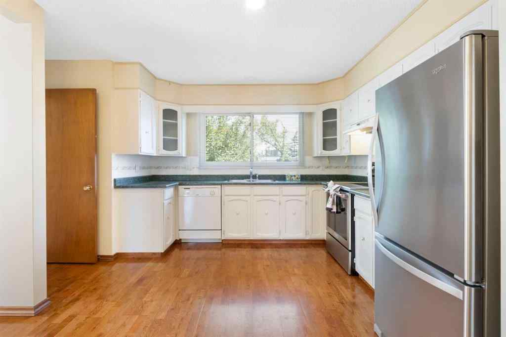 MLS® A2241129 - 5003 Vantage Crescent NW in Varsity Calgary, Residential