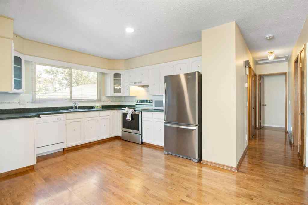 MLS® A2241129 - 5003 Vantage Crescent NW in Varsity Calgary, Residential