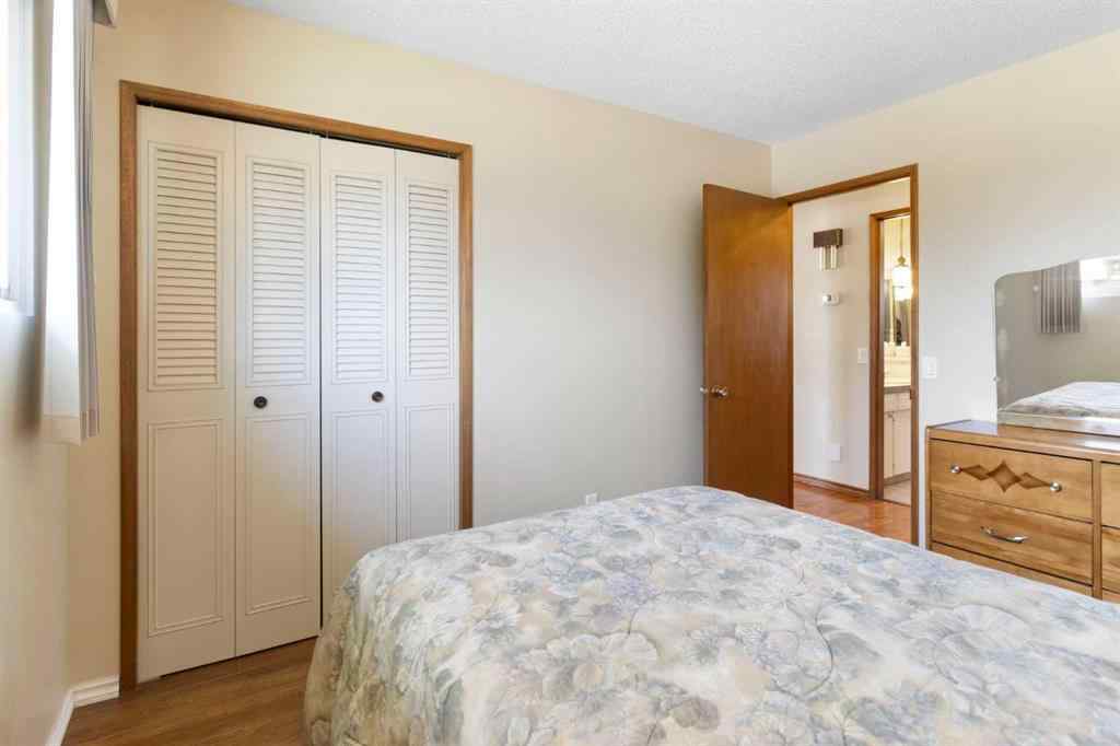 MLS® A2241129 - 5003 Vantage Crescent NW in Varsity Calgary, Residential