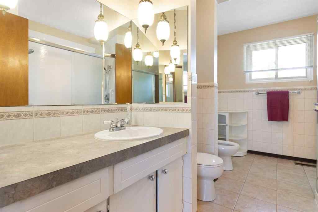 MLS® A2241129 - 5003 Vantage Crescent NW in Varsity Calgary, Residential