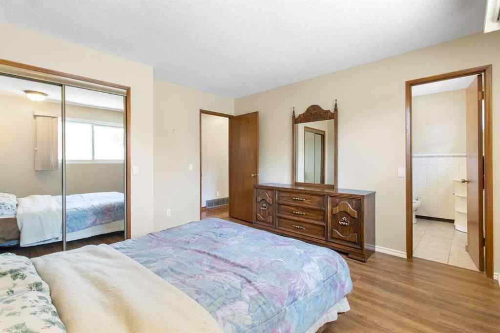 MLS® A2241129 - 5003 Vantage Crescent NW in Varsity Calgary, Residential