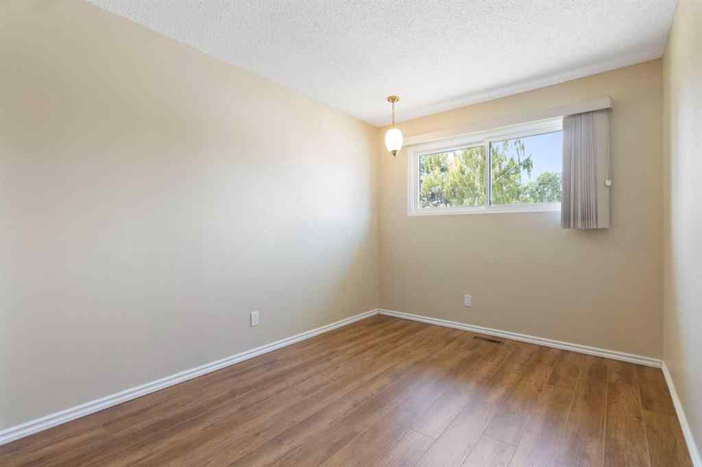 MLS® A2241129 - 5003 Vantage Crescent NW in Varsity Calgary, Residential