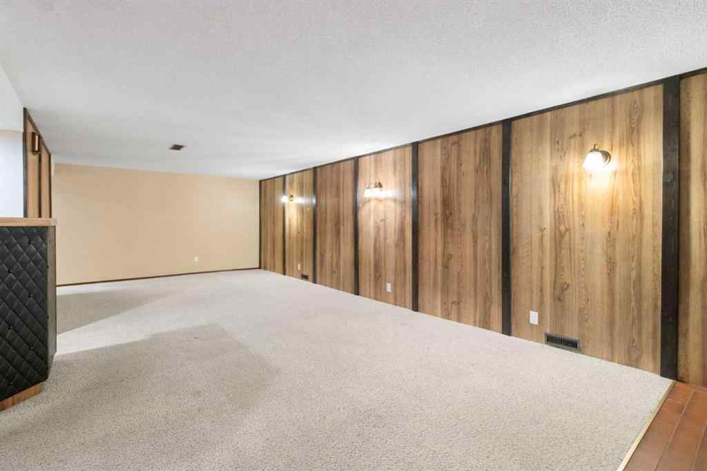 MLS® A2241129 - 5003 Vantage Crescent NW in Varsity Calgary, Residential