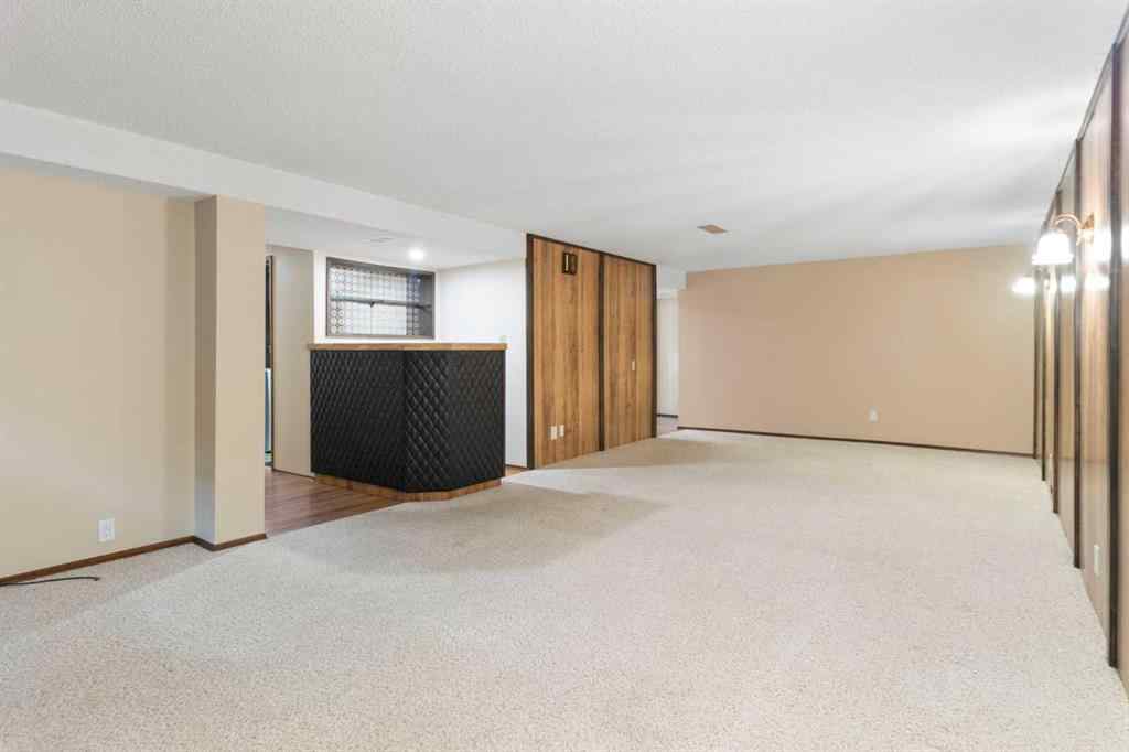 MLS® A2241129 - 5003 Vantage Crescent NW in Varsity Calgary, Residential
