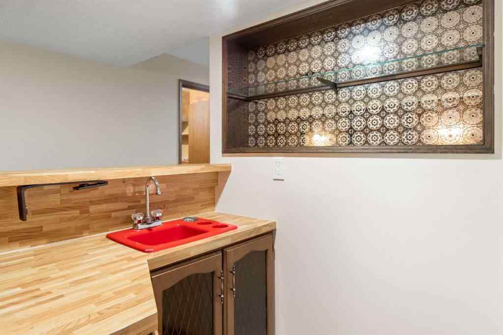 MLS® A2241129 - 5003 Vantage Crescent NW in Varsity Calgary, Residential