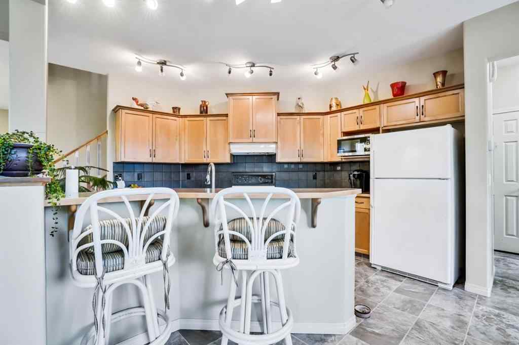 MLS® A2241148 - 28 Elmont Mews SW in Springbank Hill Calgary, Residential