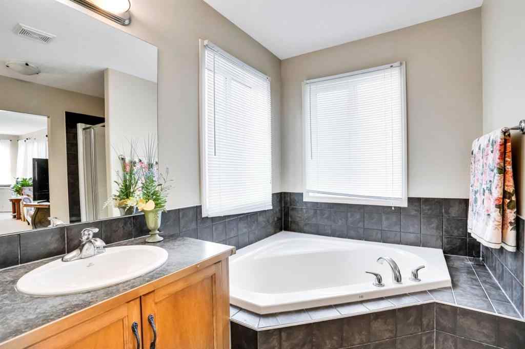 MLS® A2241148 - 28 Elmont Mews SW in Springbank Hill Calgary, Residential