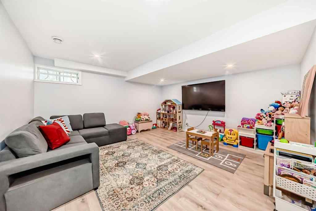 MLS® A2241222 - 43 Douglas Glen Park SE in Douglasdale/Glen Calgary, Residential