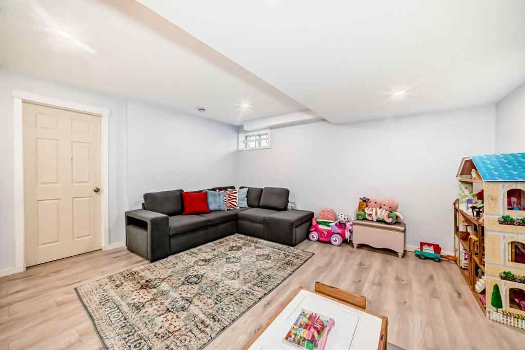 MLS® A2241222 - 43 Douglas Glen Park SE in Douglasdale/Glen Calgary, Residential