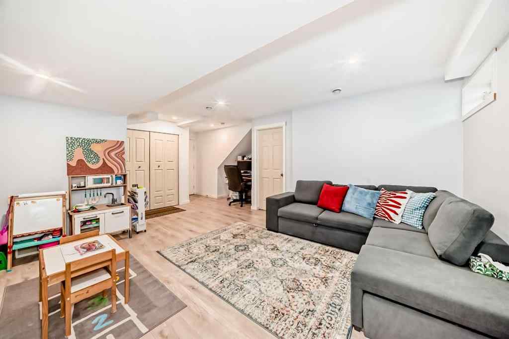 MLS® A2241222 - 43 Douglas Glen Park SE in Douglasdale/Glen Calgary, Residential